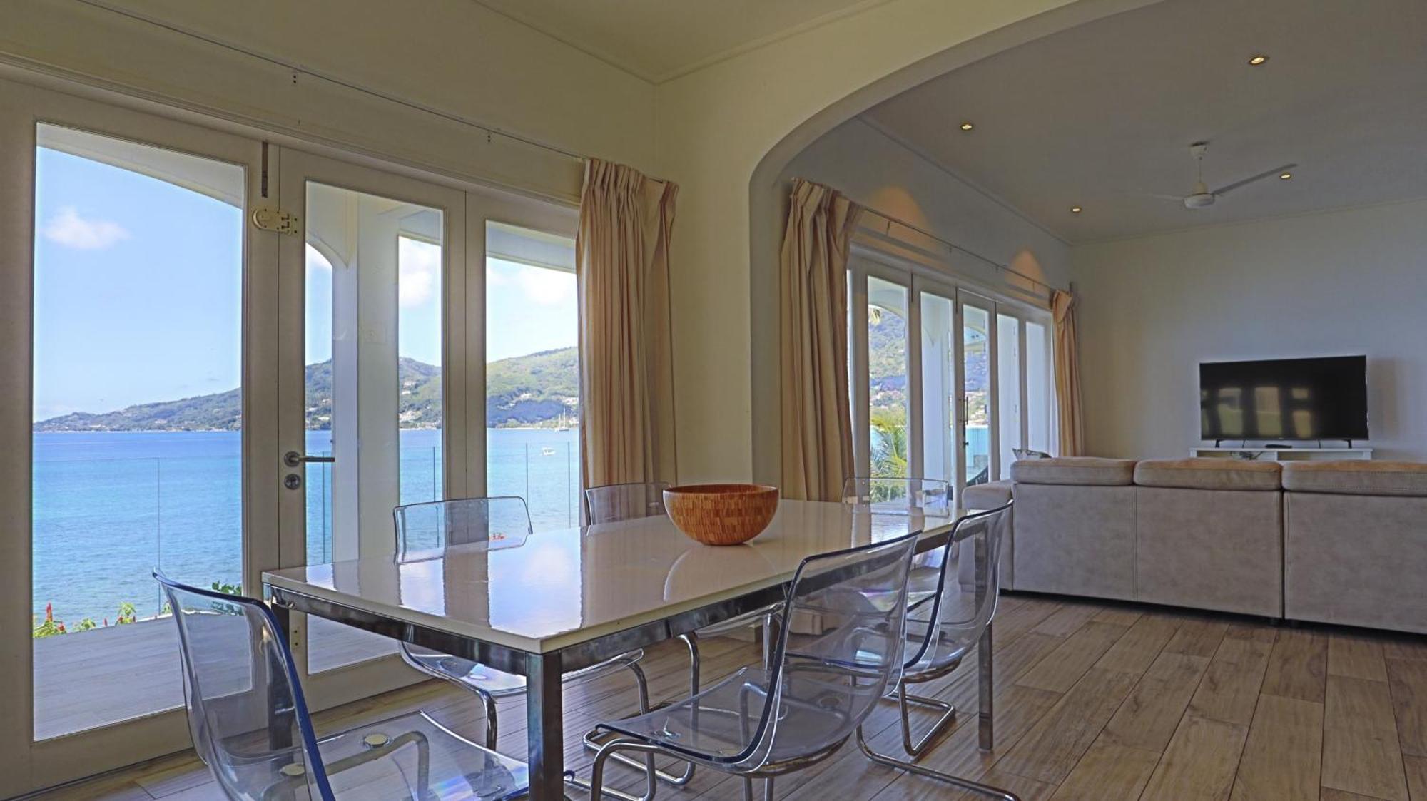 Vallonend Beachfront Villa With Excellent View 벨옴브레 외부 사진