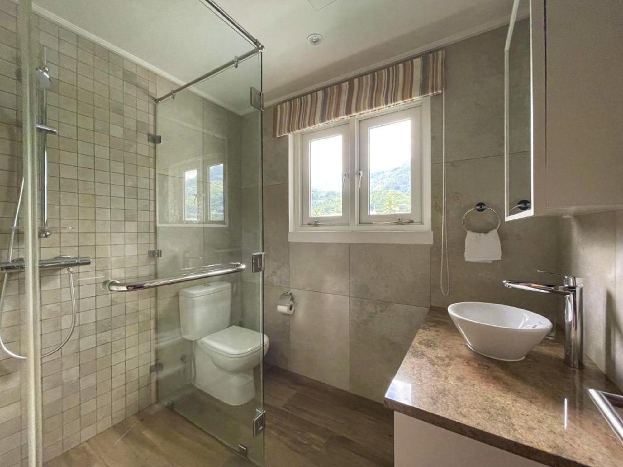 Vallonend Beachfront Villa With Excellent View 벨옴브레 외부 사진