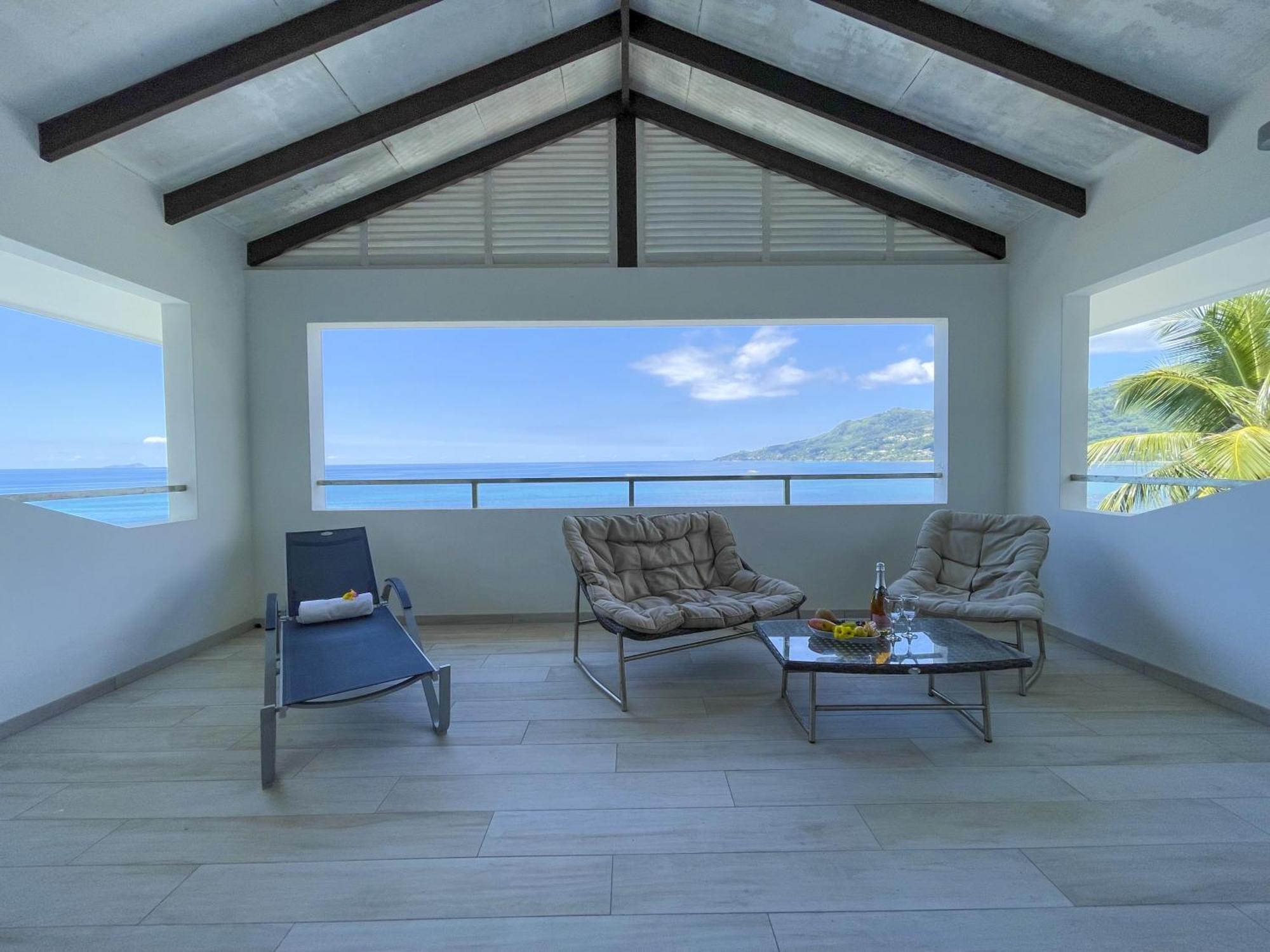 Vallonend Beachfront Villa With Excellent View 벨옴브레 외부 사진