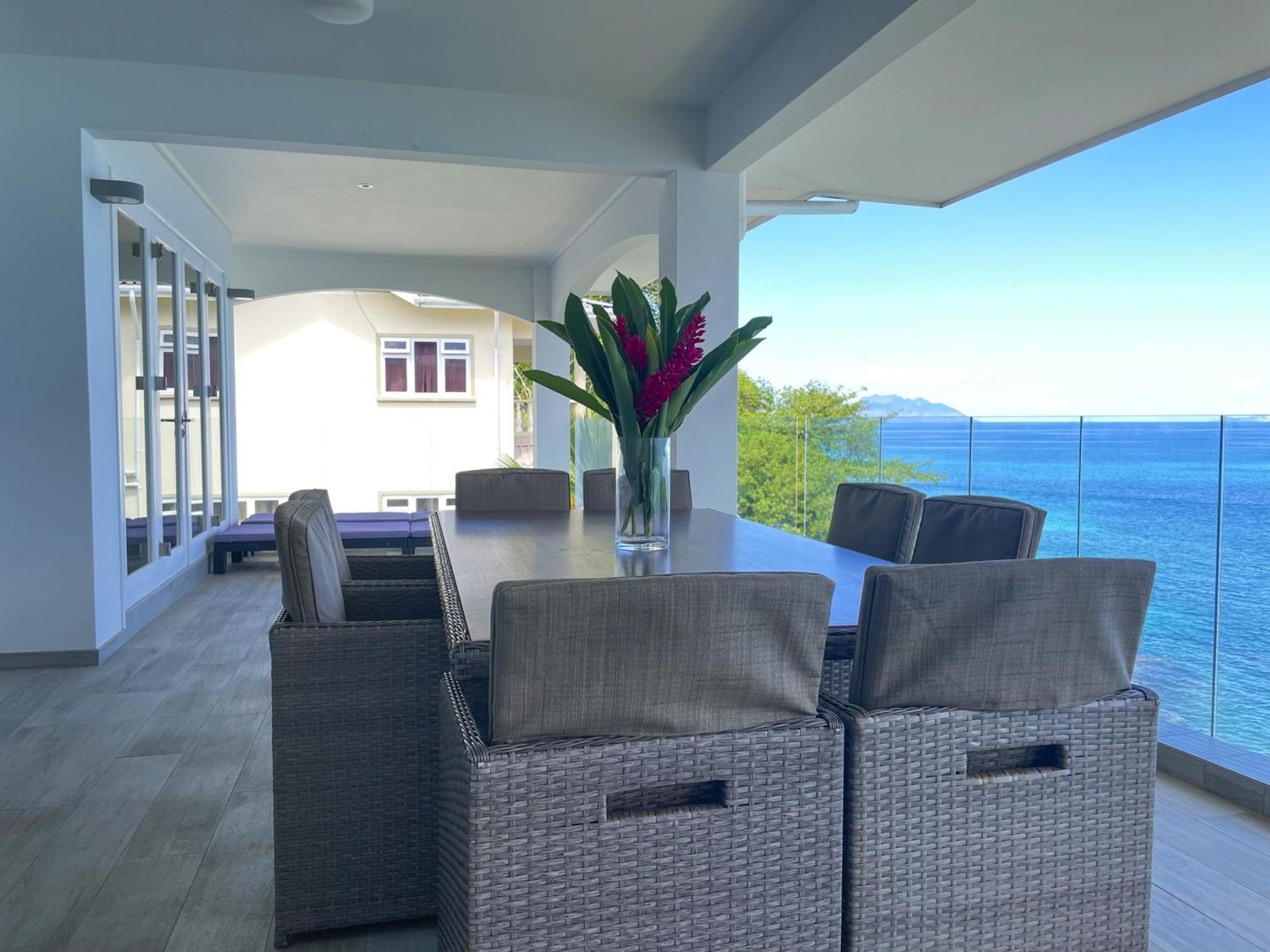 Vallonend Beachfront Villa With Excellent View 벨옴브레 외부 사진