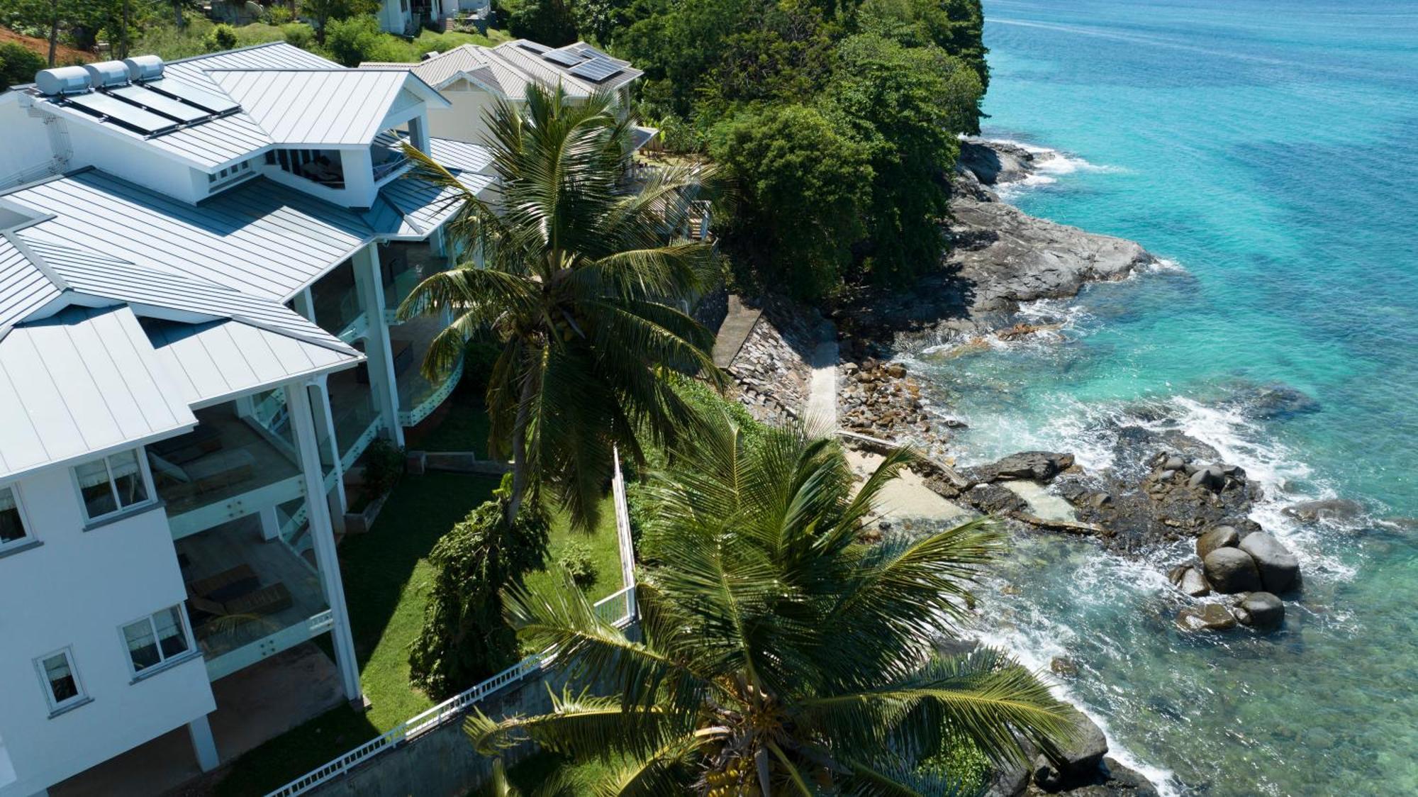 Vallonend Beachfront Villa With Excellent View 벨옴브레 외부 사진
