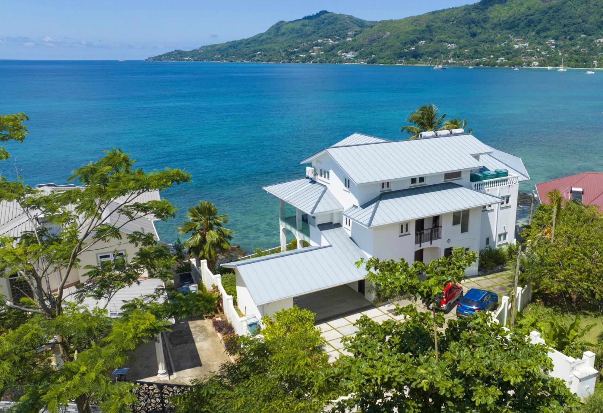 Vallonend Beachfront Villa With Excellent View 벨옴브레 외부 사진