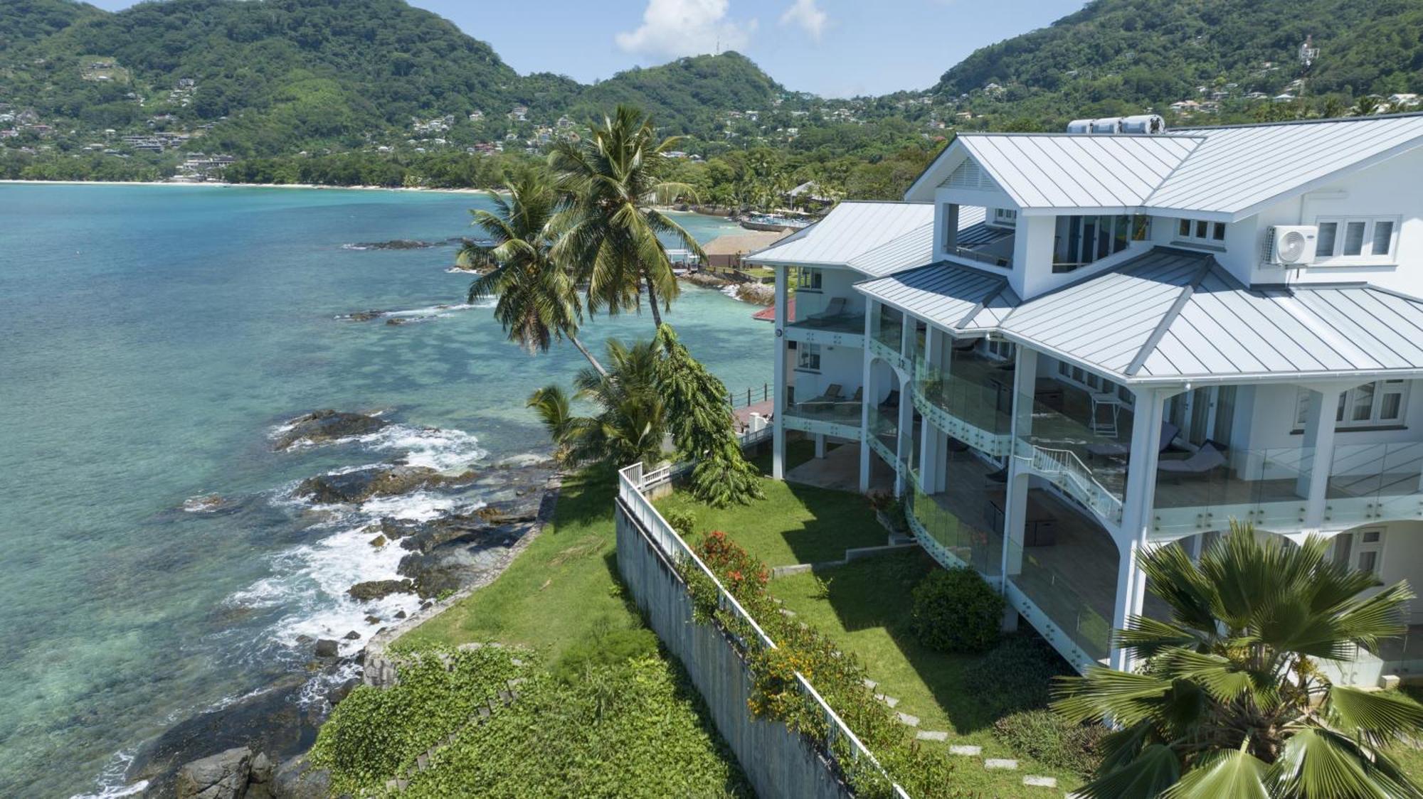 Vallonend Beachfront Villa With Excellent View 벨옴브레 외부 사진